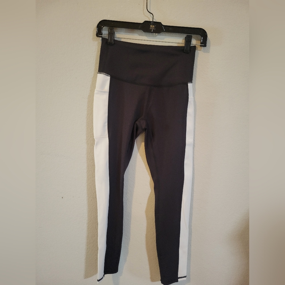 Black and White Contrast Leggings with Side Stripes